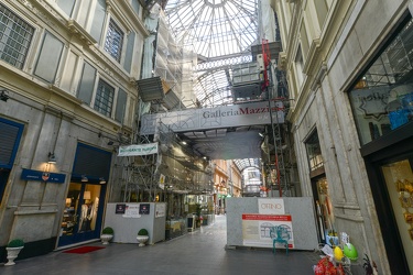 Genova , Galleria Mazzini - lavori con impalcature, ponteggi