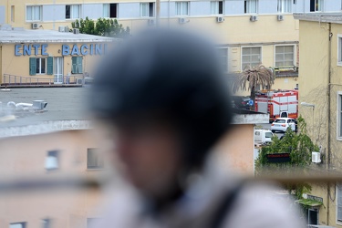 Genova, porto, ente bacini - incidente si ribalta yacht, quattro