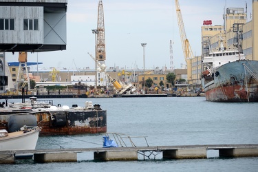 Genova, porto, ente bacini - incidente si ribalta yacht, quattro