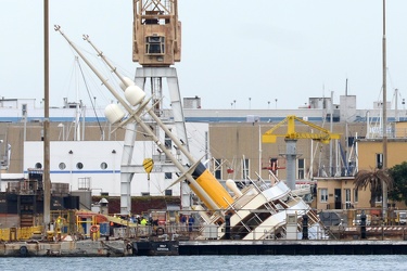 Genova, porto, ente bacini - incidente si ribalta yacht, quattro