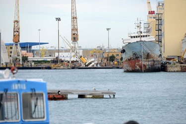 Genova, porto, ente bacini - incidente si ribalta yacht, quattro