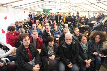 Genova, tenda sfollati via Porro - incontro con il governatore G