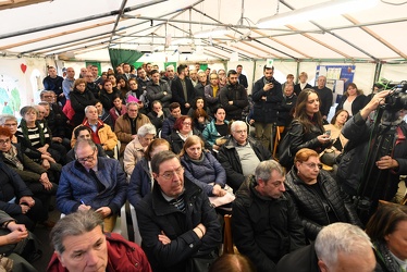 Genova, tenda sfollati via Porro - incontro con il governatore G
