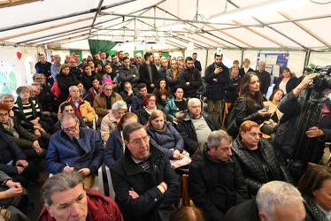 Genova, tenda sfollati via Porro - incontro con il governatore G