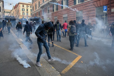 Genova, manifestazione antifascista in occasione del comizio di 