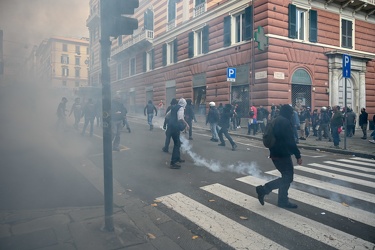 Genova, manifestazione antifascista in occasione del comizio di 