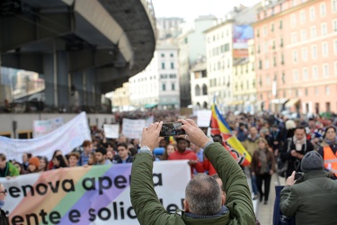 Genova - manifestazione antirazzista contro il decreto sicurezza