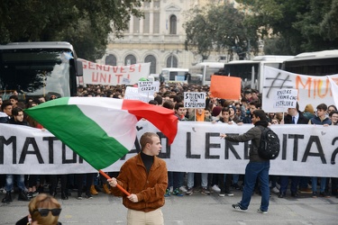 Genova - manifestazione degli studenti delle scuole superiori