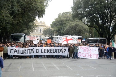 Genova - manifestazione degli studenti delle scuole superiori