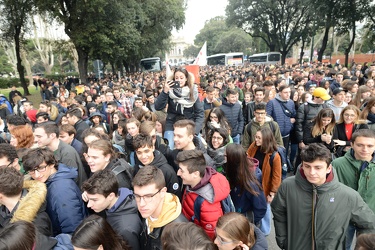 Genova - manifestazione degli studenti delle scuole superiori