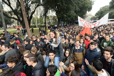 Genova - manifestazione degli studenti delle scuole superiori