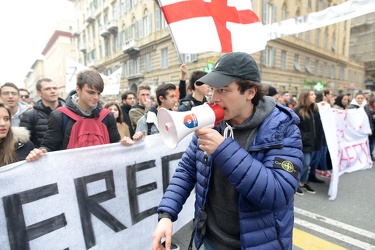 Genova - manifestazione degli studenti delle scuole superiori