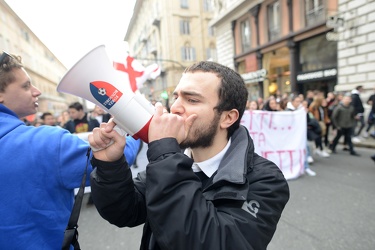 Genova - manifestazione degli studenti delle scuole superiori