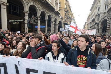 Genova - manifestazione degli studenti delle scuole superiori