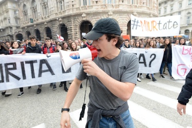 Genova - manifestazione degli studenti delle scuole superiori