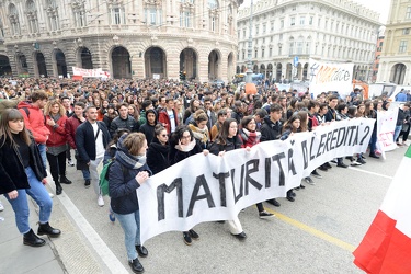 Genova - manifestazione degli studenti delle scuole superiori