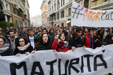 Genova - manifestazione degli studenti delle scuole superiori