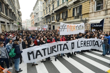 Genova - manifestazione degli studenti delle scuole superiori