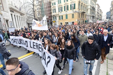 Genova - manifestazione degli studenti delle scuole superiori