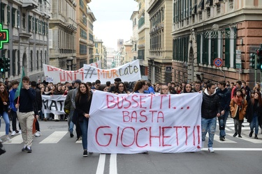 Genova - manifestazione degli studenti delle scuole superiori