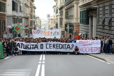 Genova - manifestazione degli studenti delle scuole superiori