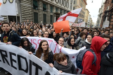 Genova - manifestazione degli studenti delle scuole superiori