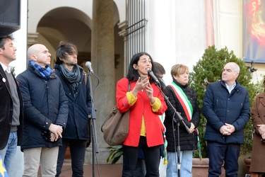 Genova, piazza De Ferrari - manifestazione a favore delle opere 