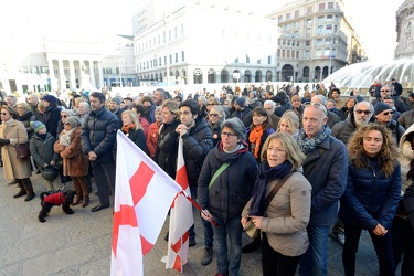 Genova, piazza De Ferrari - manifestazione a favore delle opere 