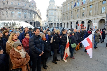 Genova, piazza De Ferrari - manifestazione a favore delle opere 