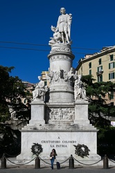 Genova, piazza Acquaverde - il monumento dedicato a Cristoforo C