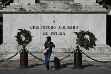 Genova, piazza Acquaverde - il monumento dedicato a Cristoforo C