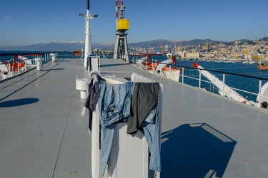 Genova, porto - ormeggiato il traghetto Le Rif