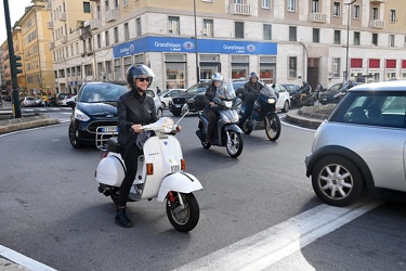 Genova - parte ordinanza contro vespe due tempi non storiche