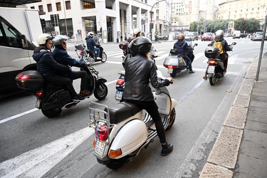 Genova - parte ordinanza contro vespe due tempi non storiche