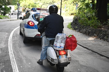 Genova - parte ordinanza contro vespe due tempi non storiche