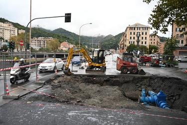 Genova, Marassi - Piazzale Parenzo ancora bloccato causa rottura