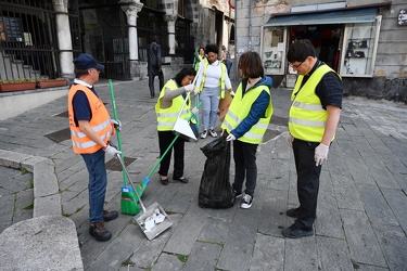 Genova, centro storico - squadra volontari guidata da Don Anselm