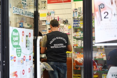 Genova, via Venezia - rapina in farmacia, evaso in fuga