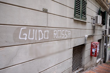 Genova, salita Santa Brigida - scritte contro Guido Rossa e un g