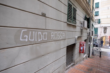 Genova, salita Santa Brigida - scritte contro Guido Rossa e un g