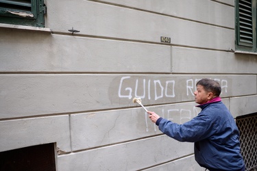 Genova, salita Santa Brigida - scritte contro Guido Rossa e un g