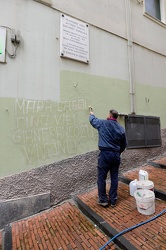 Genova, salita Santa Brigida - scritte contro Guido Rossa e un g