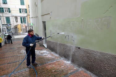 Genova, salita Santa Brigida - scritte contro Guido Rossa e un g