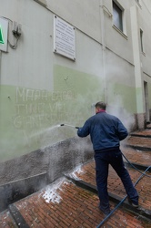 Genova, salita Santa Brigida - scritte contro Guido Rossa e un g