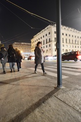 Genova, via Cadorna - palo semaforo a lato passerella per carroz