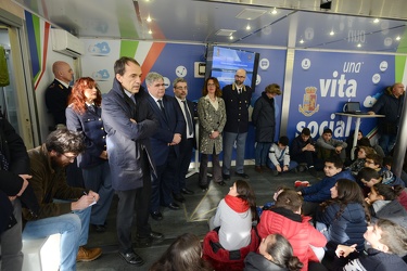 Genova, piazza De Ferrari - iniziativa della polizia postale riv