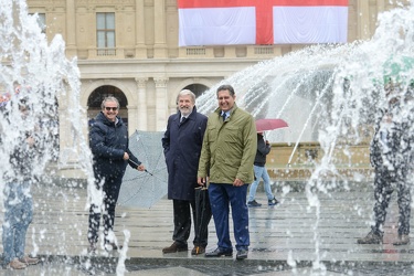 Genova, piazza De Ferrari - inaugurazione zampilli acqua fontana