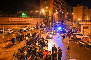 Genova, Quezzi, via Daneo - automobile travolge tre persone e sc