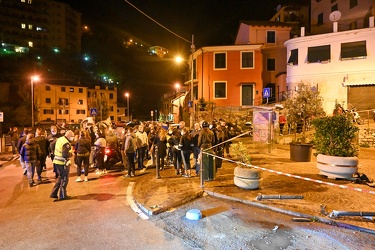 Genova, Quezzi, via Daneo - automobile travolge tre persone e sc