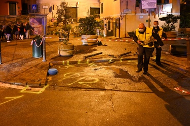 Genova, Quezzi, via Daneo - automobile travolge tre persone e sc